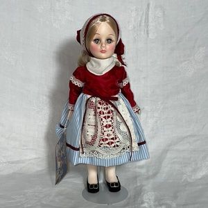 Vintage Effanbee International Doll 11" 1976 Austria #1127 with stand